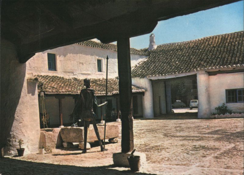 Puerto Lápice La Mancha - Venta del Quijote Courtyard Spain