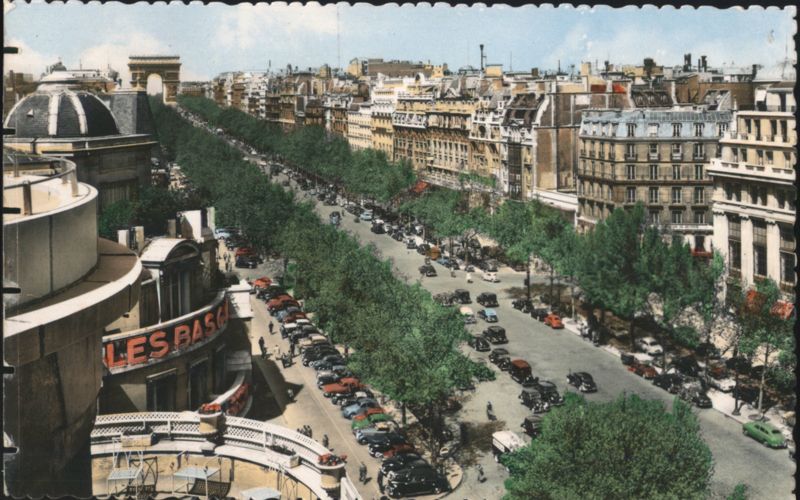 L'Avenue des Champs-Elysées, Arc de Triomphe Paris France