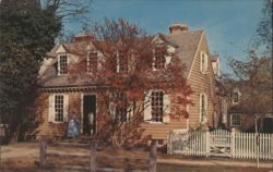 Brush-Everard House, 1717 Colonial Town House, Williamsburg Postcard