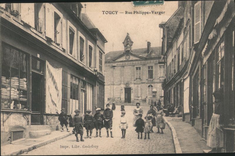 Toucy - Rue Philippe-Verger street scene, France