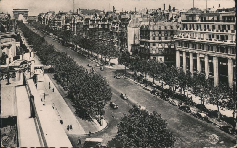 Avenue des Champs-Élysées, Arc de Triomphe Paris France