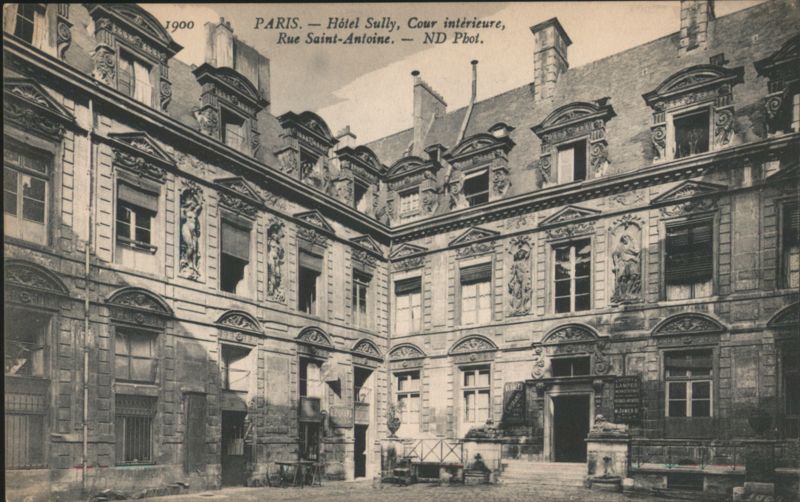Hôtel Sully, Cour intérieure, Rue Saint-Antoine Paris France