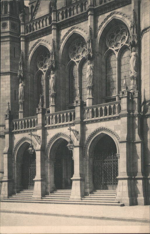Braunschweig Rathaus Portal, Arched Entryways & Statues Germany