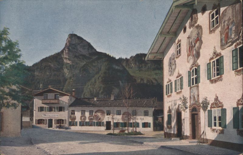 Oberammergau Hauptstrasse, Bemalte Häuser mit Kofel Germany