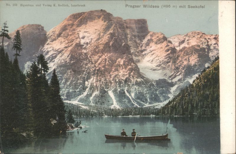 Pragser Wildsee (1496 m) mit Seekofel Italy