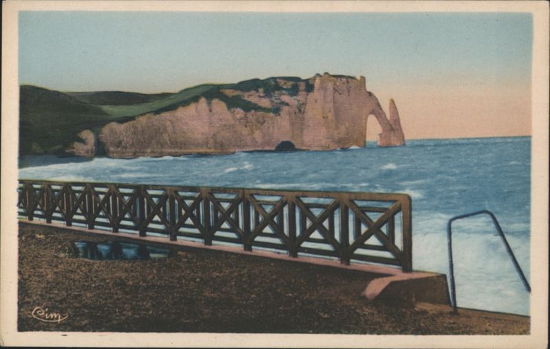 Étretat, Natural Arch Cliff, Rough Seas France Cim