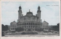 Paris Le Trocadero Palace with Towers Postcard