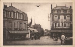 ETRETAT Place du Marche et Rue Monge, Hotel de la Paix Postcard