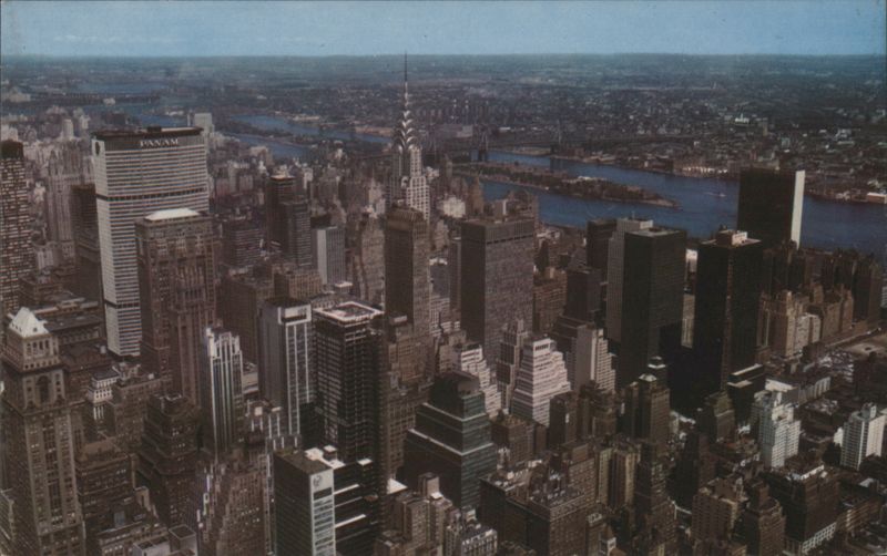 New York City Skyline: Pan Am, Chrysler, UN, East River