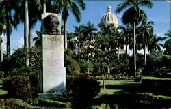 Busto A Lincoln En La Plaza De La, Fraternidad Havana, Cuba Postcard Postcard