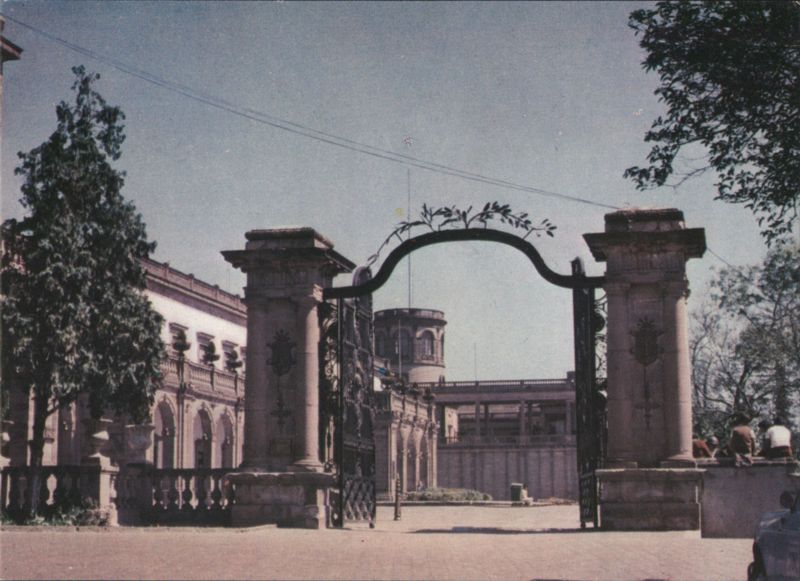 Entrada principal al Museo Nacional de Historia, Castillo de Chapultepec Mexico City