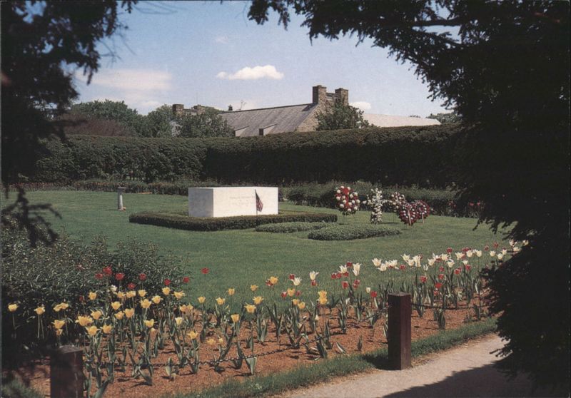 Franklin D. Roosevelt Grave & Monument, National Historic Site Hyde Park New York