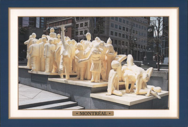La foule illuminée Sculpture, McGill College Avenue Montréal QC Canada