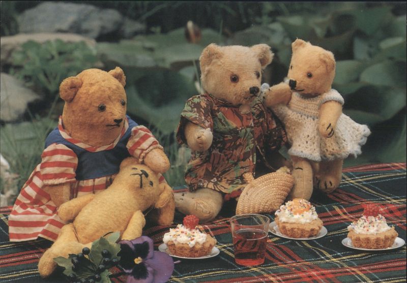 Summer Teddies: I Must Tell You a Secret, Daddy Mirja De Vries