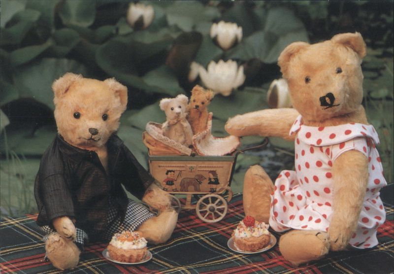 Summer Teddies: Mr. and Mrs. Smith with the Children on a Picnic