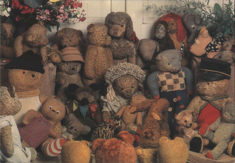 Mirja de Vries' The Teddies Series: A Collection of Stuffed Animals