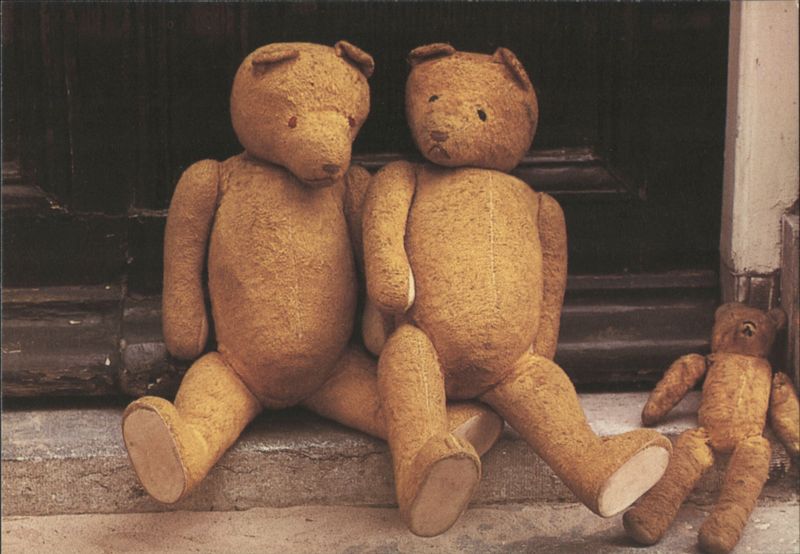 Mirja de Vries' The Teddies, Two Large and One Small Bear