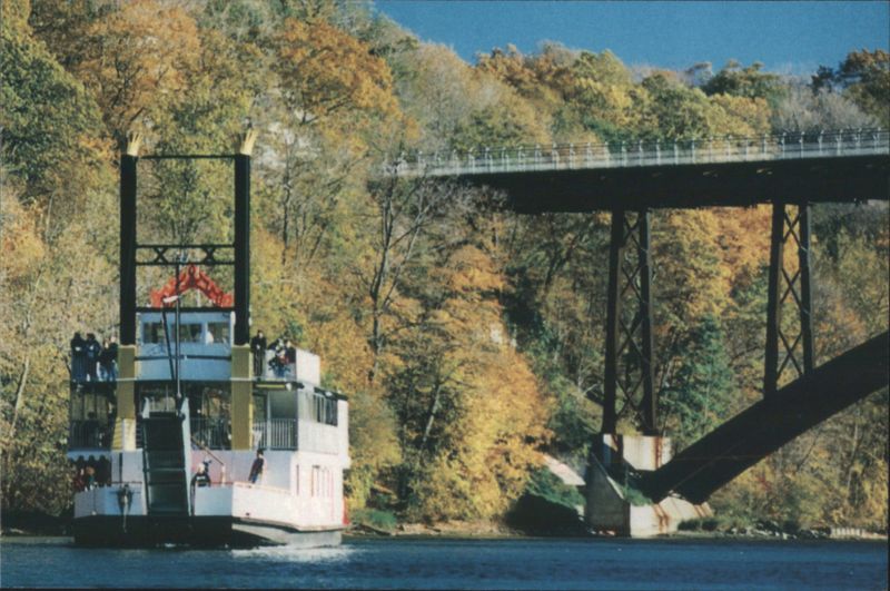 The Harbor Town Belle on Genesee River Gorge, Rochester