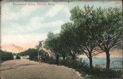 Boulevard Drive, Duluth, Minn. Postcard