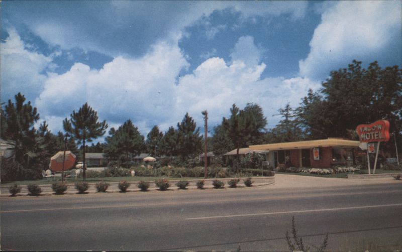 Valow Motel, 1810 N. Ashley Street (U.S. 41)