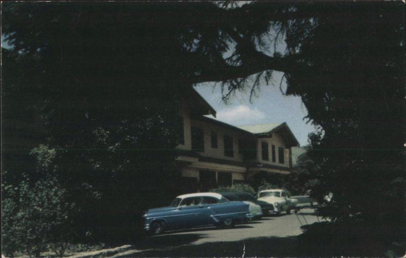 Santa Maria Inn with Classic Cars California Bolty