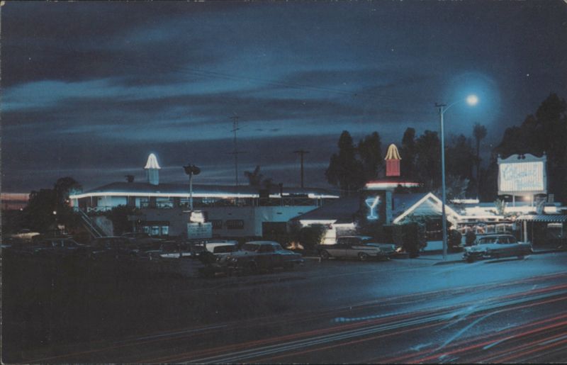 Martin Smith's Colonial House Restaurant at Night