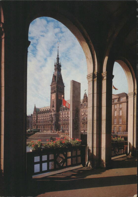 Rathaus und Alsterarkaden Hamburg Germany