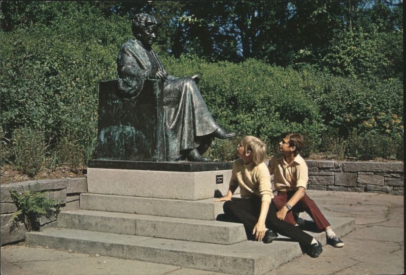 Selma Lagerlöf Statue by Arvid Backlund, Rottneros Park Sweden
