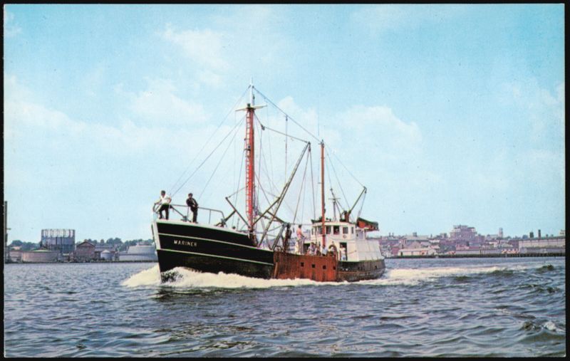 Mariner Scalloper Arriving in New Bedford Massachusetts