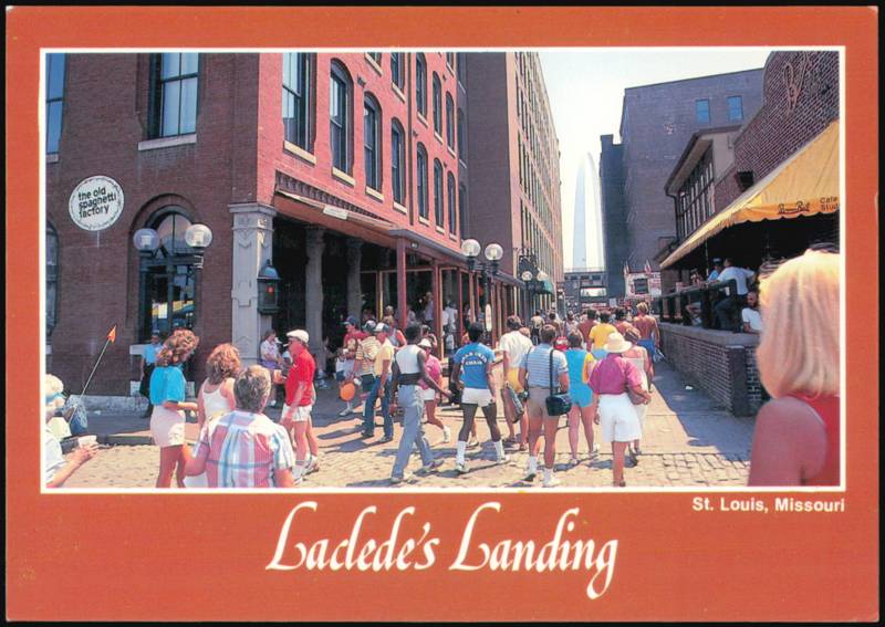 Laclede's Landing and Gateway Arch St. Louis Missouri