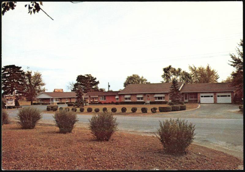 Twin Pine Motel - Tipton, Missouri