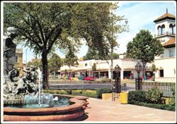 The Country Club Plaza and Fountain Postcard