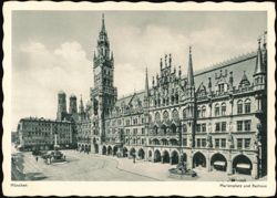 Marienplatz und Rathaus with Frauenkirche Towers Postcard