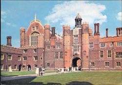 Hampton Court Palace, Anne Boleyn's Gateway & Great Hall Postcard