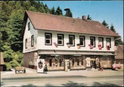 Weisser Uhren Black Forest Cuckoo Clock Shop Postcard