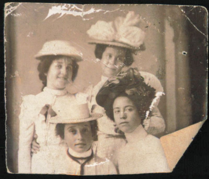 Belle Diaz, Lena Enos, Emma Diaz, Mamie Joseph Group Portrait