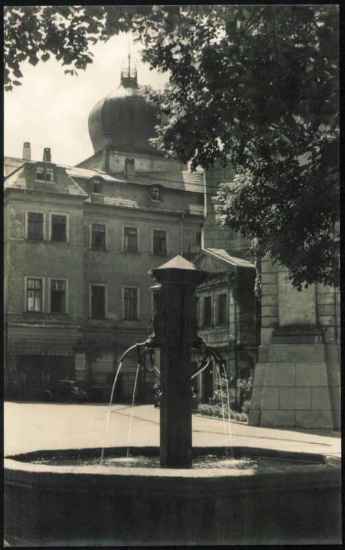 Greiz, Unteres Schloß mit Brunnen Germany