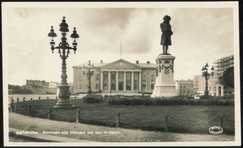 Stortorget med Rådhuset och Karl XI statyn Karlskrona Sweden