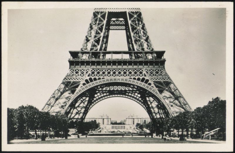 Eiffel Tower & Palais de Chaillot Paris France