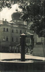 Greiz, Unteres Schloß mit Brunnen Postcard