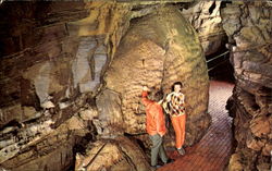 Giant Beehive, Howe Caverns Postcard