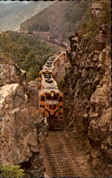Train through Crawford Notch New Hampshire