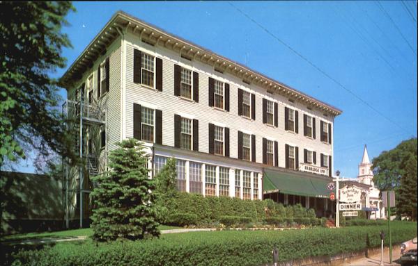 Uxbridge Inn, Junction Routes 16 and 122 Massachusetts