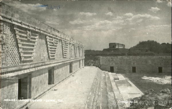 Monjas Edificio Orients Uxmal YUCATAN Mexico