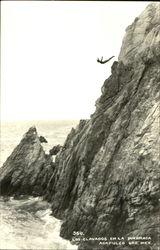 Los Clavados En La Quebrada Postcard