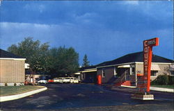 Davis Court Motel, 2346 E. 1st Street N. on U.S. Hiway 97 & 20 Bend, OR Postcard Postcard