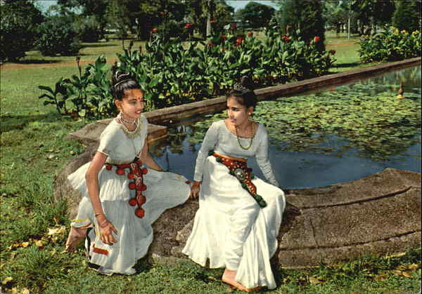 Kandvan Dancers Dancing