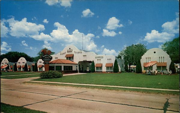 Alamo Plaza Hotel Courts Hotels