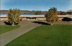 Harbor Motel Bellevue, IA Postcard Postcard