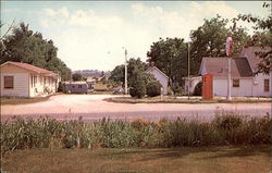 State Center Motel and Oatka Home Trailer Park Postcard